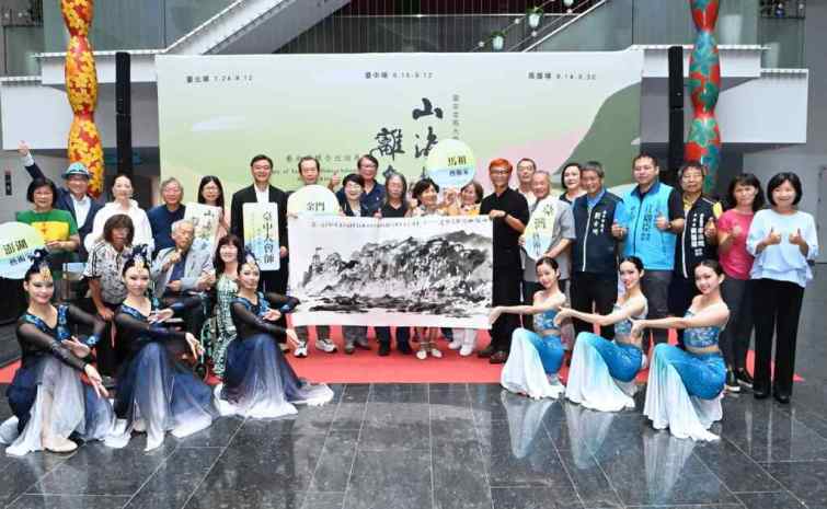 ▲「山海相連 離島發聲」藝術家台中巡迴展，即日起至9月12日於市政大樓惠中樓1樓中庭展出，歡迎市民前往欣賞。（記者張玉泰攝）
