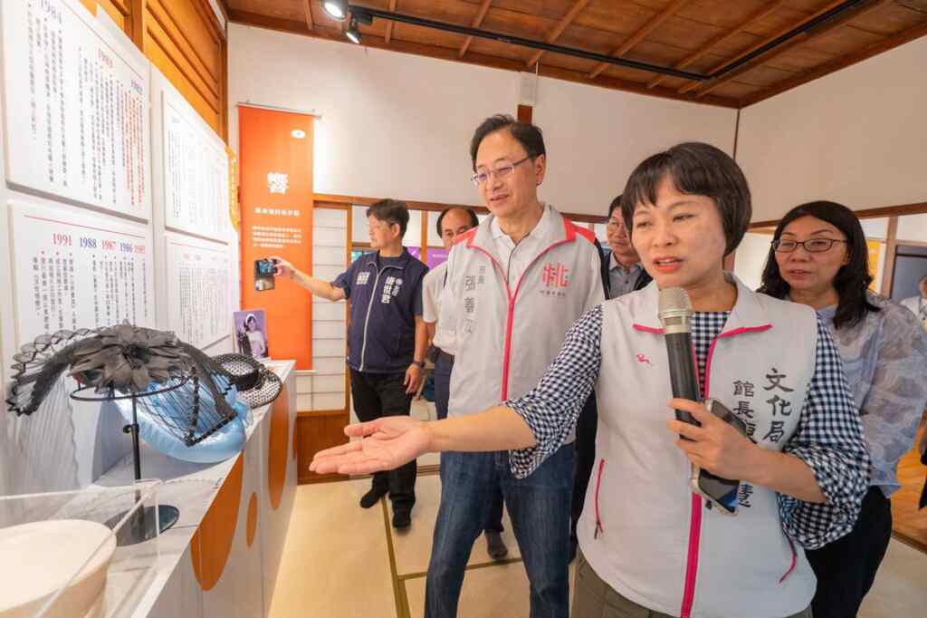 ▲鳳飛飛故事館「尋找追夢人」常設展開幕,桃園市長張善政歡迎喜愛鳳飛飛的歌迷朋友來大溪鳳飛飛故事館,共同緬懷帥氣又有才華的鳳飛飛女士。(桃園市政府提供)