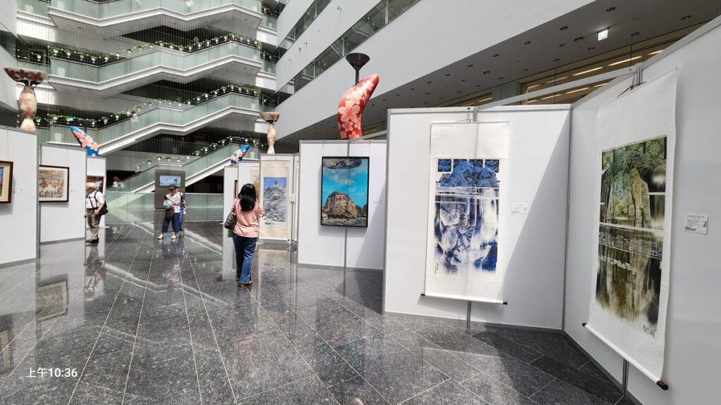 「山海相連 離島發聲」藝術家聯合巡迴展臺中場，展覽現場。（圖/陳惠玲攝影）  