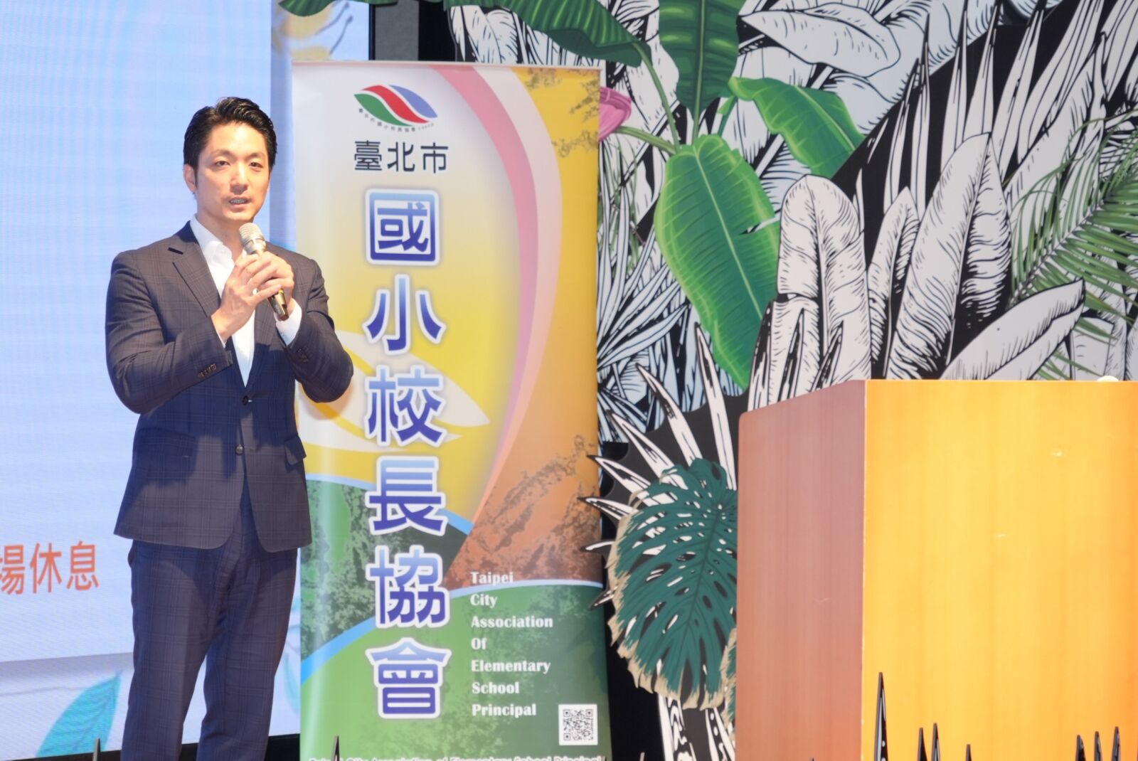 吳思瑤批「麟洋路」太矯情 蔣萬安回擊稱「邏輯死亡」 204 吳思瑤批「麟洋路」太矯情 蔣萬安回擊稱「邏輯死亡」 203