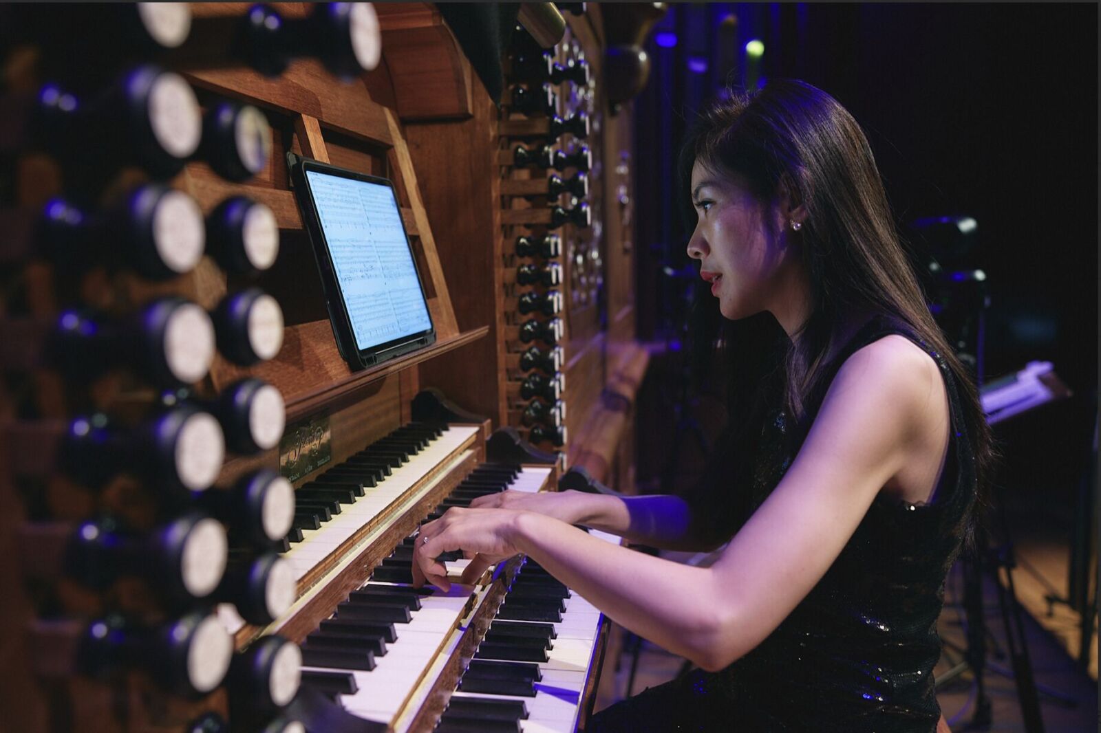 【有影】科技、古典完美結合 管風琴藝術家余曉怡為管風琴音樂會帶來全新美學體驗震撼樂迷 208 【有影】科技、古典完美結合 管風琴藝術家余曉怡為管風琴音樂會帶來全新美學體驗震撼樂迷 207