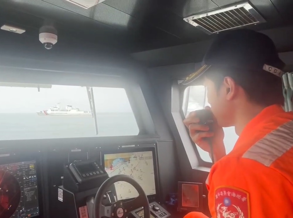 中國伏季休漁結束 海警船侵擾金門水域海巡艇驅離 211 cnews204240819a03