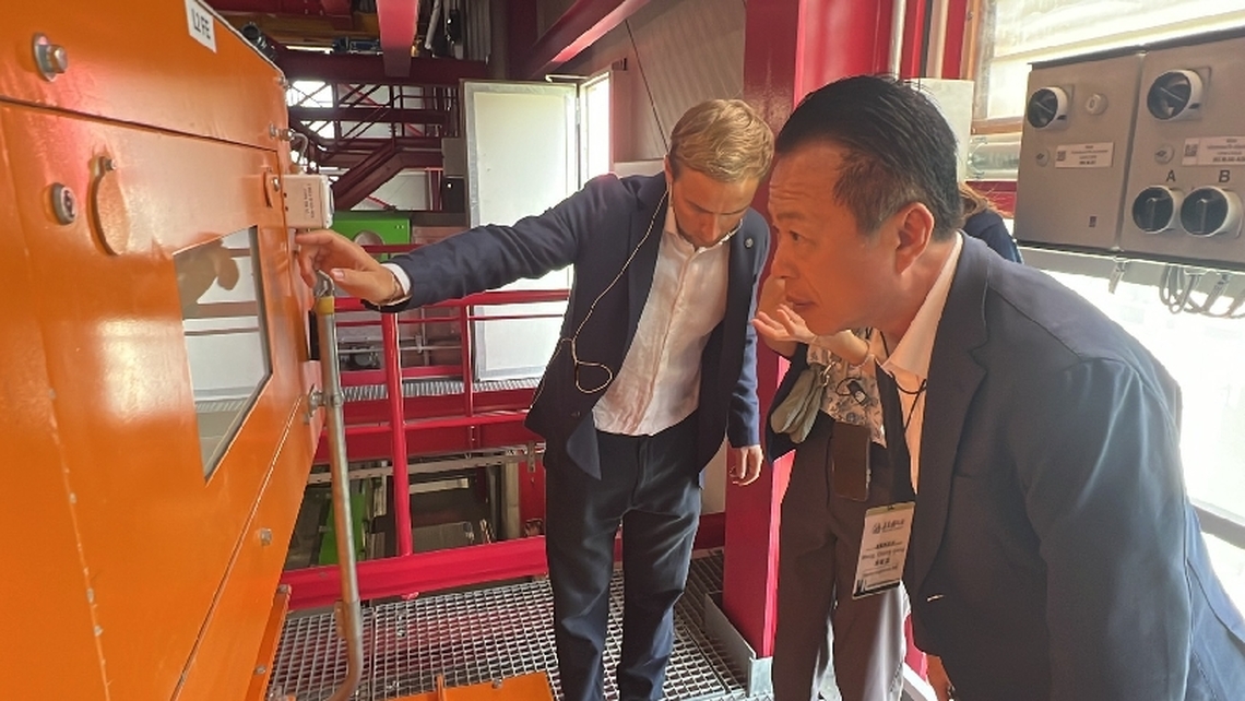 提升底渣處理成效,嘉義縣長翁章梁率團參訪瑞士最先進的ZAV Recycling底渣處理廠