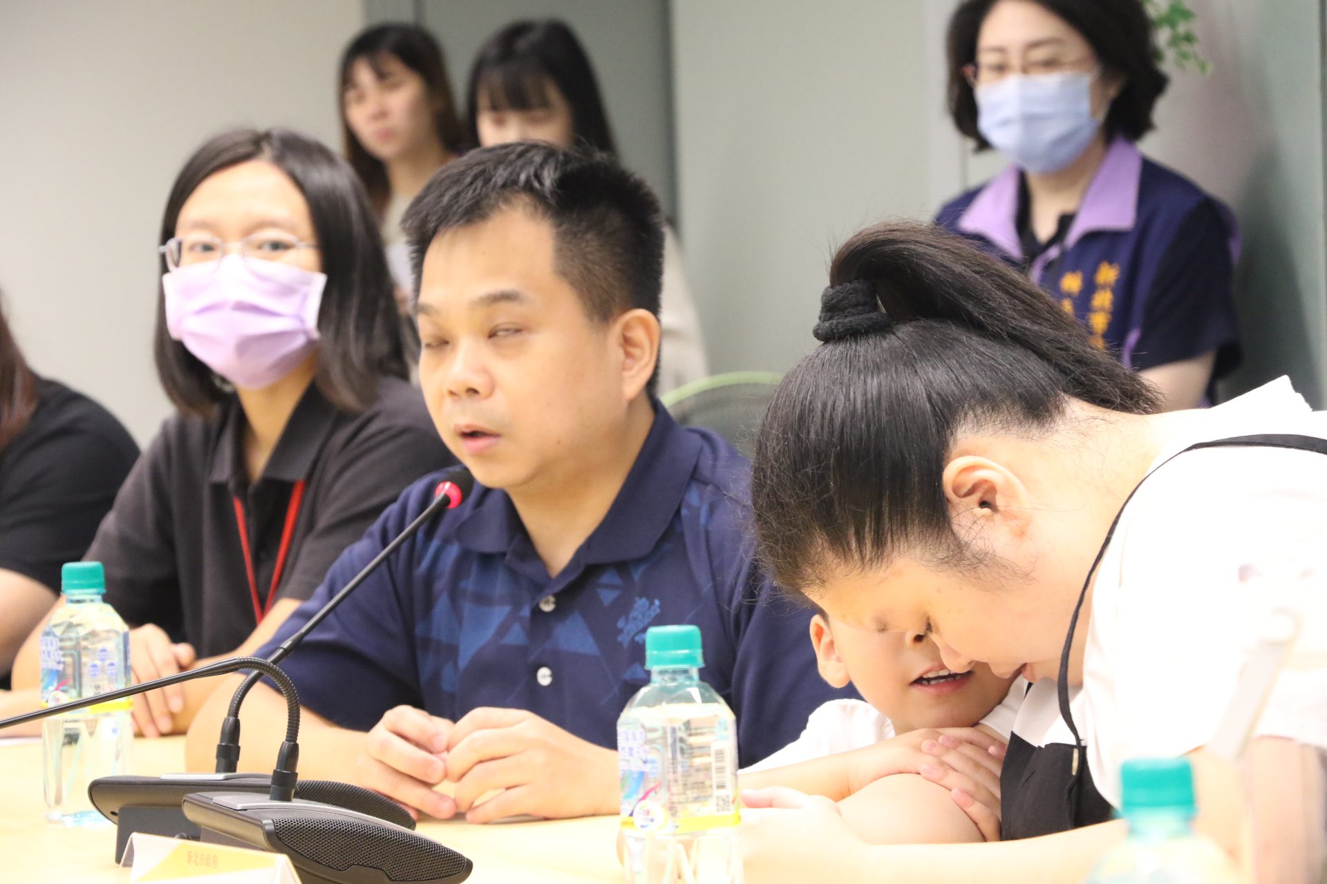 新北社會局媒合中小學家長會長協會 捐款35萬支持視障育兒指導方案