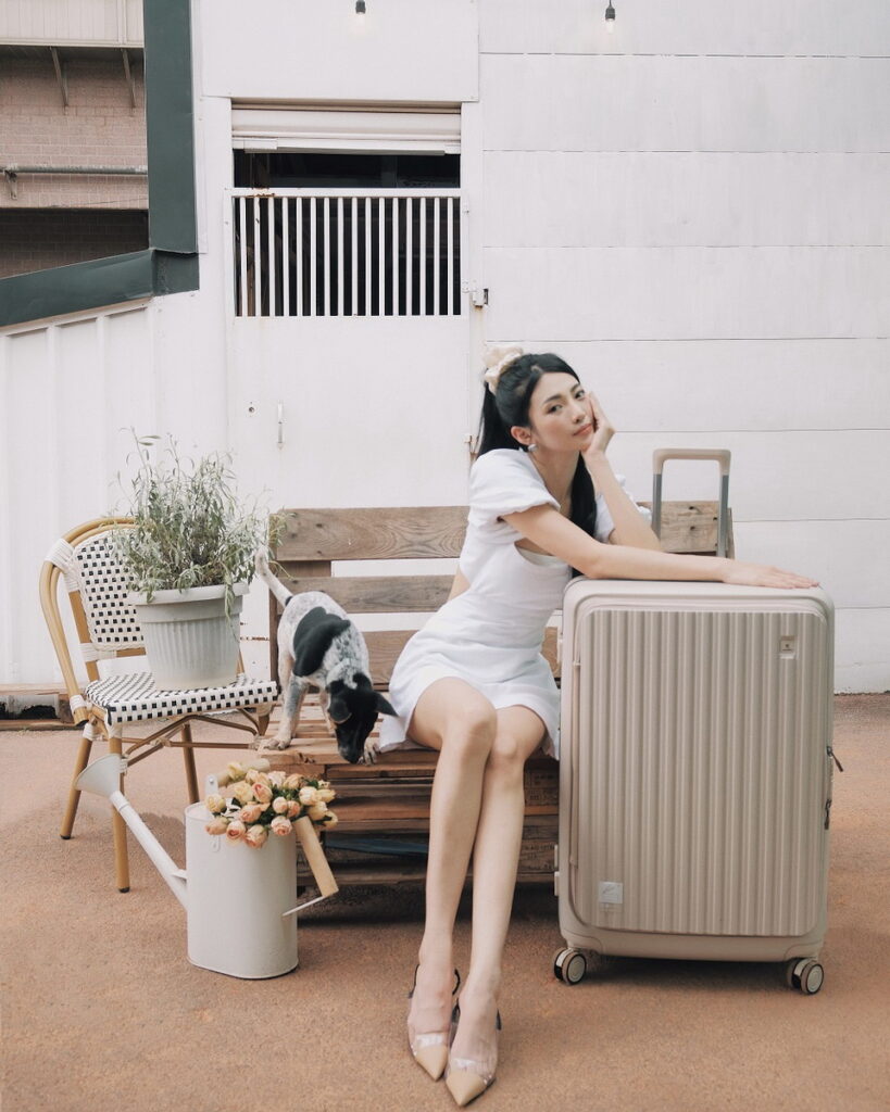 溫柔仙氣且氣質脫俗,搭配BOXY燕麥奶白,甜美又迷人。(圖片來源@leizi.c)