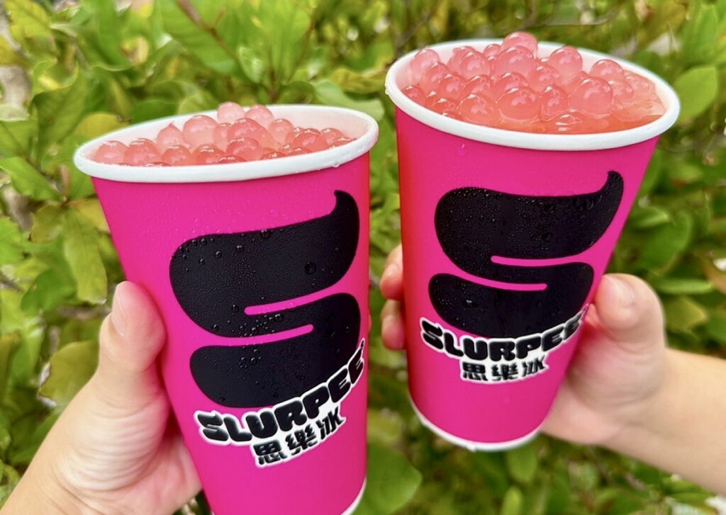 7-ELEVEN獨家人氣飲品「思樂冰」為帶給民眾全新體驗再推出「水蜜桃爆爆珠思樂冰」。