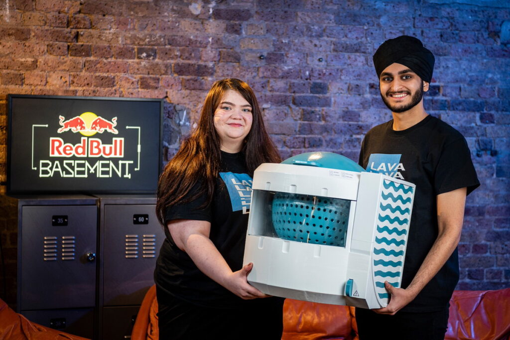 Red Bull Basement 任何點子都可能改變世界!圖為來自英國的 LYLO 團隊為節省水資源而發展的可攜式洗衣機。(Red Bull 提供)