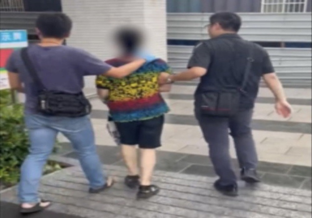 賓士懸掛不同假車牌 國道警槓上開花緝獲槍毒 212 248240820a03