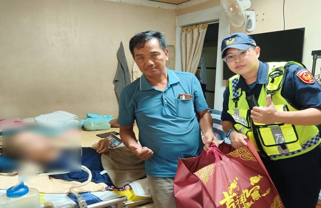 恆春波麗士送愛助弱勢 偕同地方善心人士發送物資 205 248240820a04