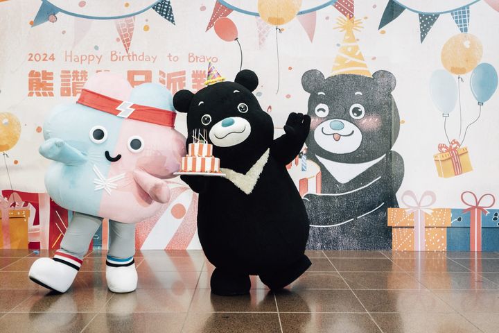 2025雙北世壯運吉祥物壯寶為好友熊讚慶生。 圖:臺北市政府觀光傳播局/提供