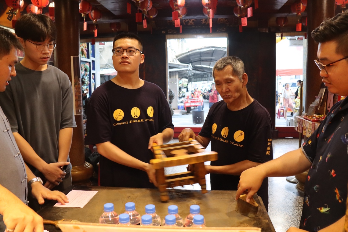 漾新聞|這不是迷信!這是學術!中山大學開課帶學生親赴地嶽殿向神明「問事」