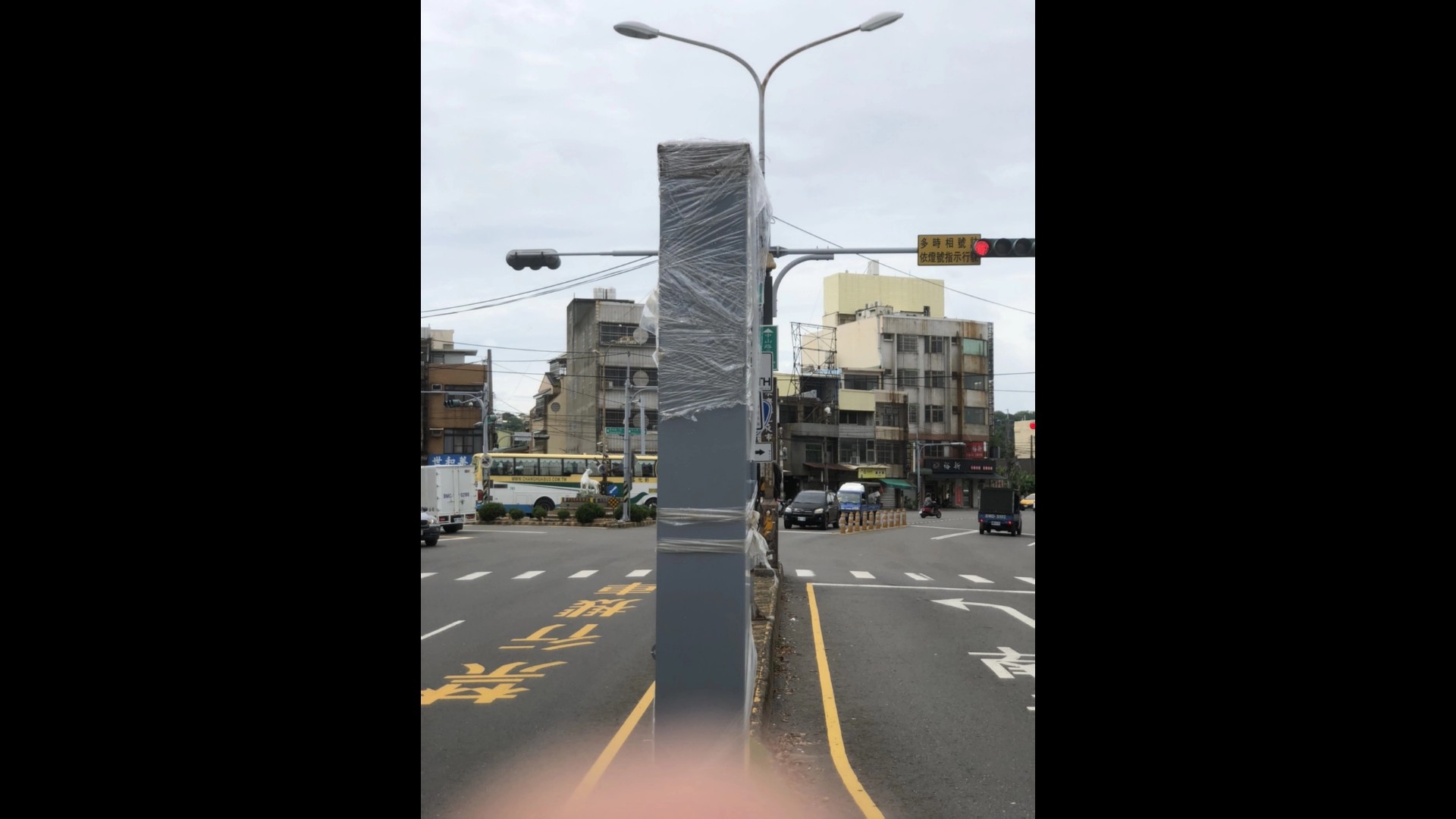 ▲彰化縣部分鄉鎮重要幹道新增科技執法系統，不少民眾拍照PO網稱「經過此處小心被抓」。（記者張溎壕攝）