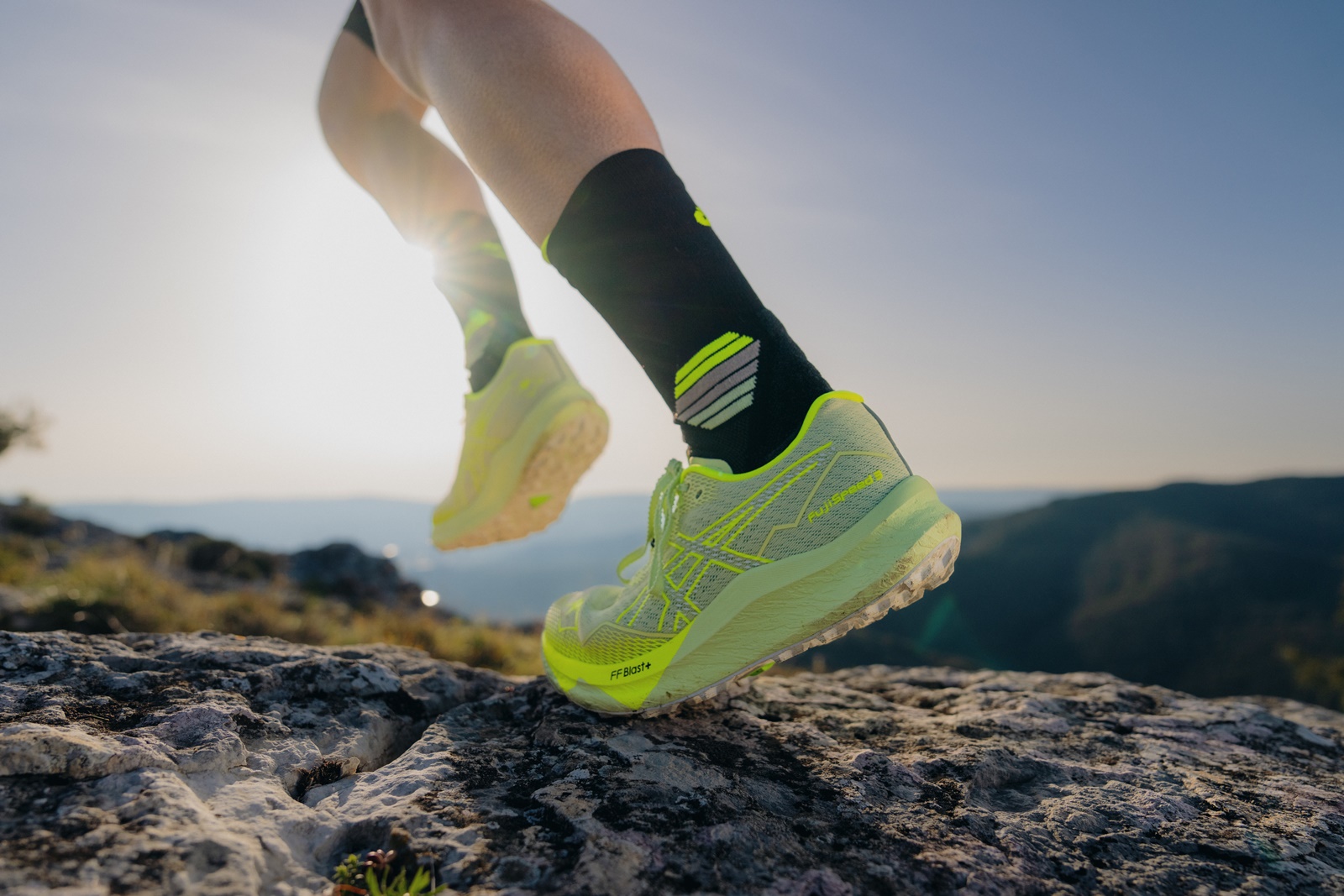 ASICS METAFUJI TRAIL頂級越野鞋 創新碳板設計 激發競速巔峰
