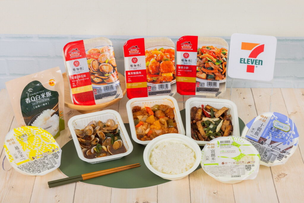 7-ELEVEN自有品牌「Homeal」攜手高雄馳名40年的「鄧師傅功夫菜」克服繁複的熱炒流程,變身小份量、包裝設計食感十足的冷凍餐點,搭配白飯只要79元,不到百元就能吃到主廚手藝的名店料理