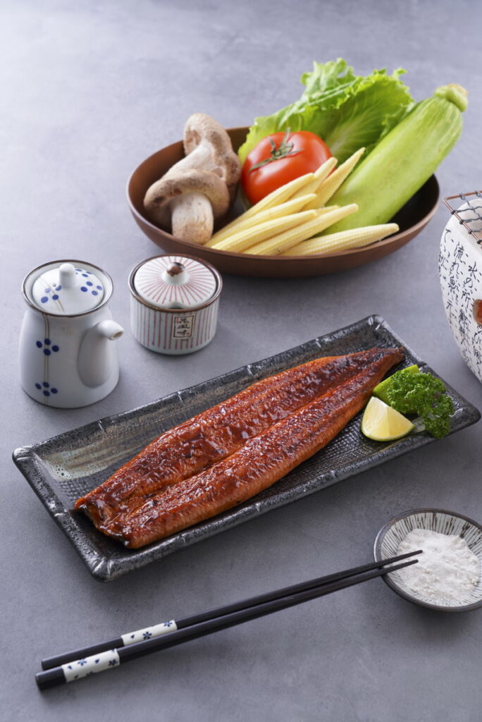 嚴選銷日等級鰻魚，以日本原裝進口醬油打造純正日式蒲燒風味，油脂豐厚滑嫩順口。