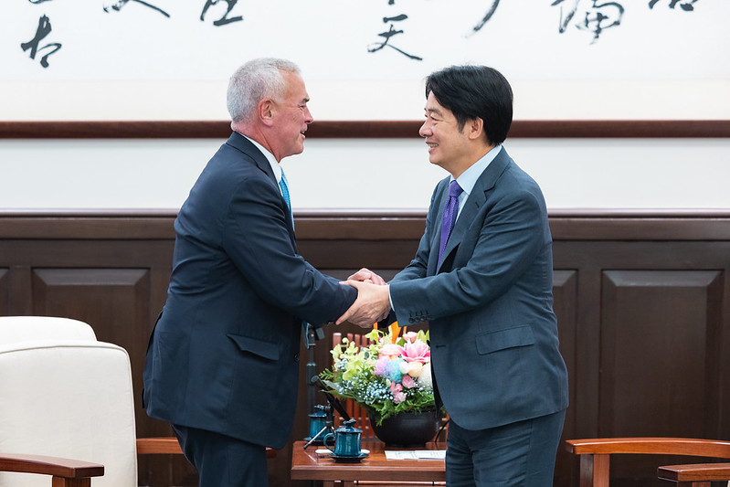 美國聯邦眾議院訪台 賴清德致謝:疫情期間優先贈台灣疫苗 220 美國聯邦眾議院訪台 賴清德致謝:疫情期間優先贈台灣疫苗 219