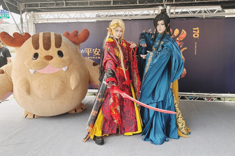 甲辰年鷄籠中元祭品牌快閃 霹靂布袋戲、藍色小精靈超吸睛 183 cnews207240821a02
