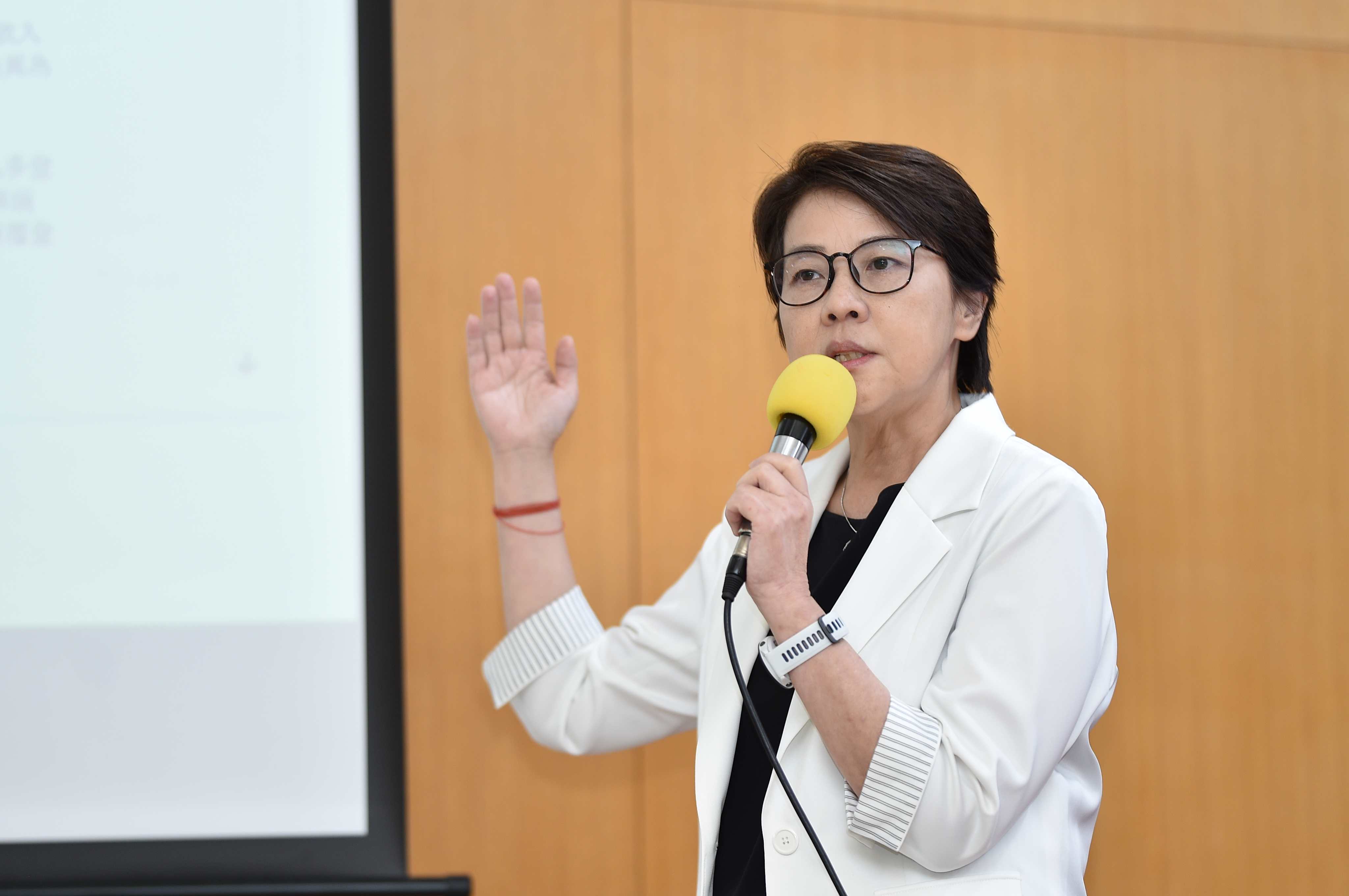 民眾黨時任競選總部總幹事黃珊珊20日召開查帳記者會。圖/陳思豪攝