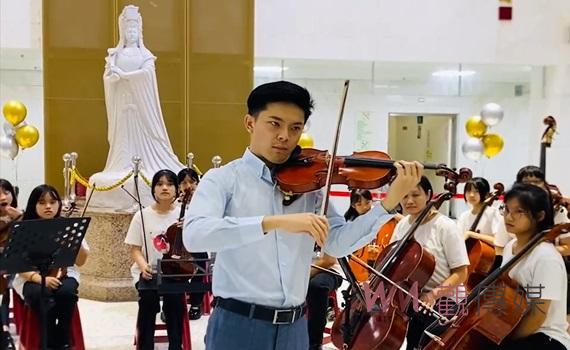 (有影片)/音樂才子鄭逸豪再攜手東興國中 在北港附醫展開溫馨公益演奏會