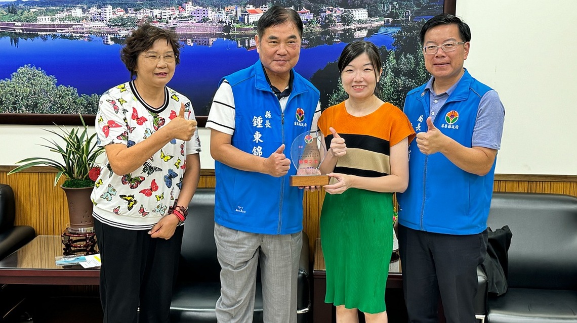永不放棄的最佳典範! 苗栗縣長鍾東錦表揚金曲獎得主蘇郁涵