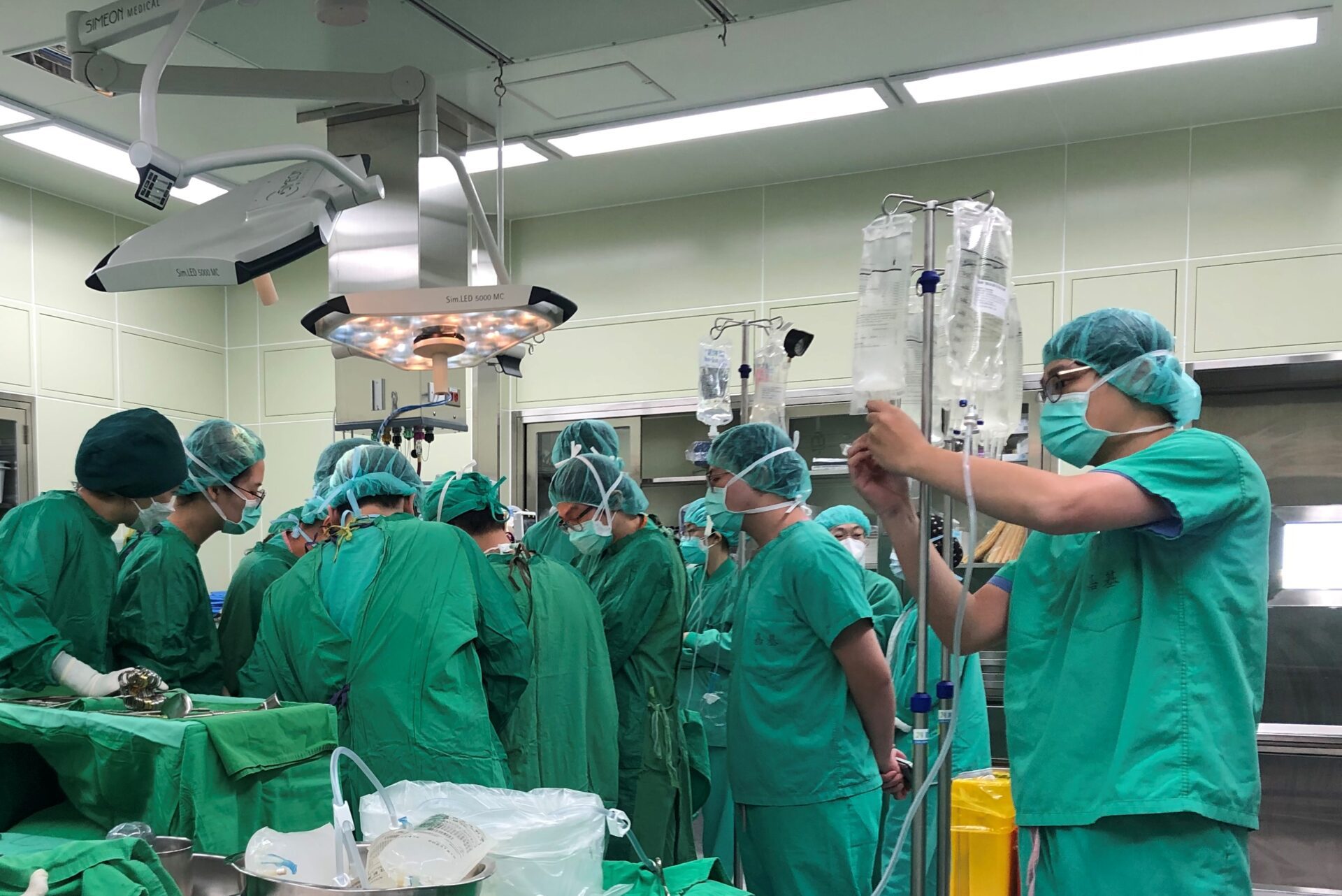 大愛延續生命 嘉基一天內完成肝腎移植手術