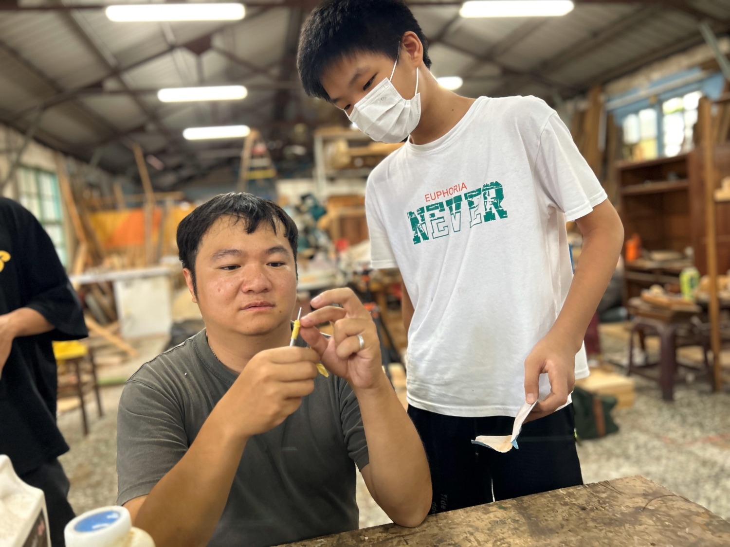 探索未來職涯 在地團體陪伴 旗津兒少體驗職人技藝