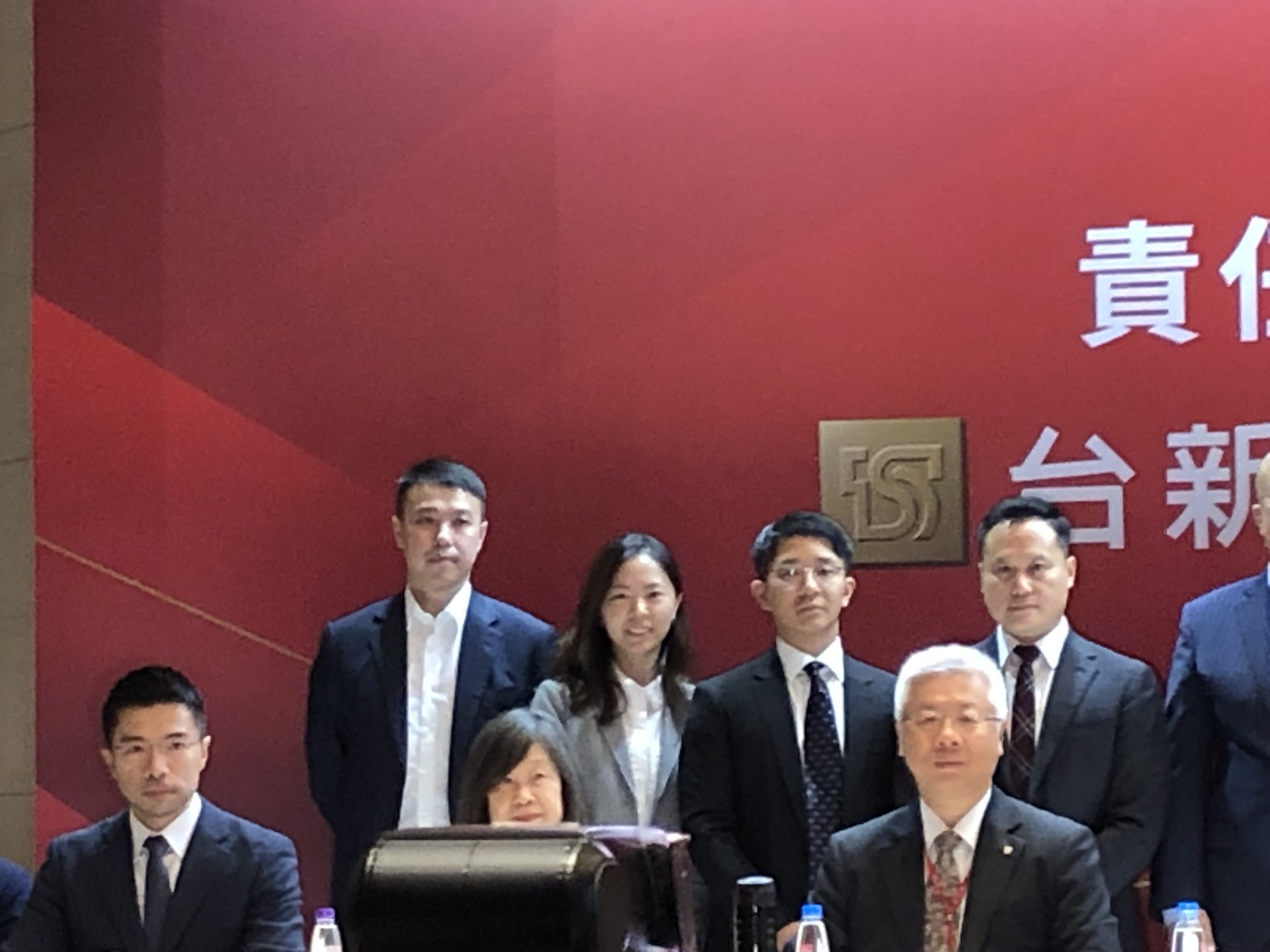 天邊彩虹VS.桌上牛排！林維俊點評中信與台新求親　曝股東會門票這天截止