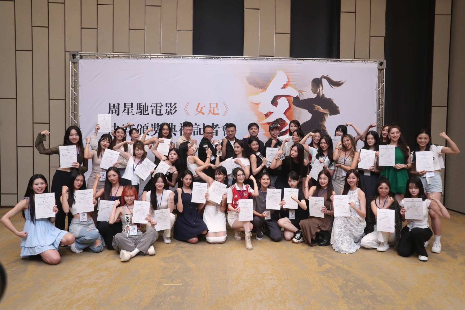 周星馳最新力作《女足》海選大合照。 (圖/亞洲星探提供)