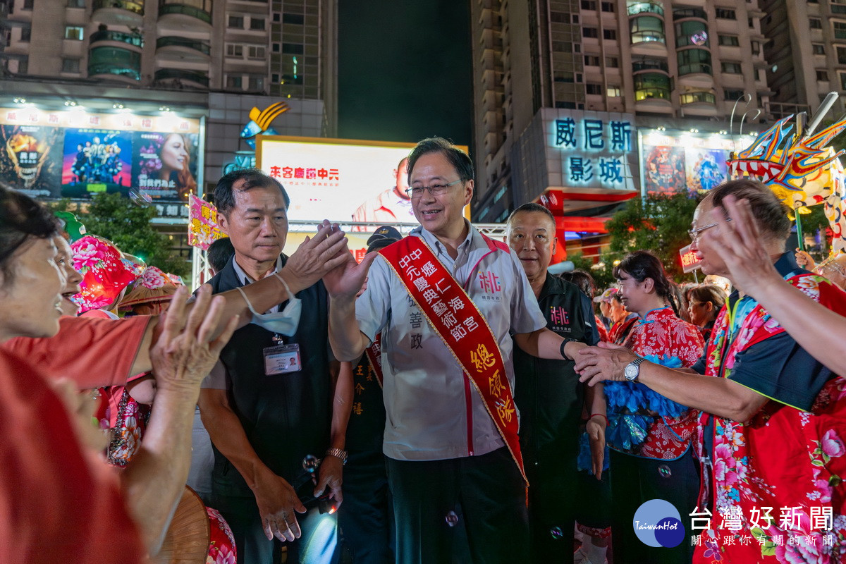 桃園市長張善政出席「2024中壢區中元慶典藝術節-水燈排遶境」活動。<br /><br />