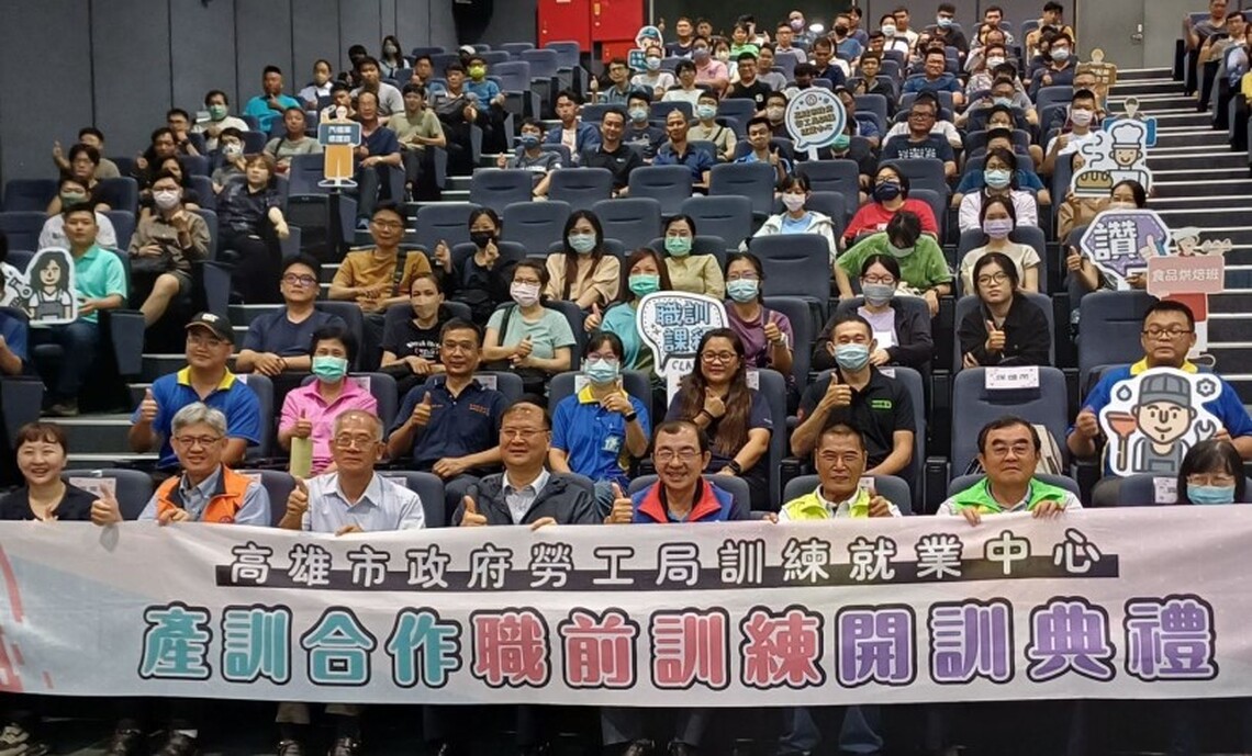 高市勞工局產訓合作班開訓 學長姊分享如何從零基礎考取數張專業證照