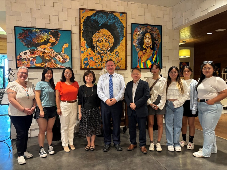 ▲陳敦基校長訪南佛羅里達大學(USF)為美知名餐旅學院 (記者李堂安翻攝)