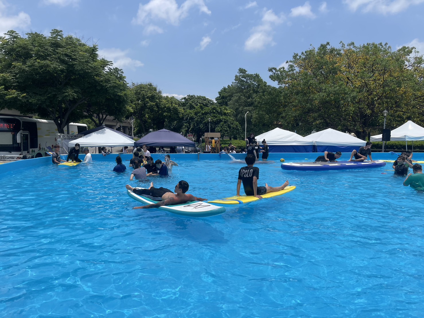 ▲大村鄉8月25日到9月8日將運用行動式泳池打造夏日戲水活動，邀請大家8月25日至9月8日一起來大村盡情同樂。（大葉大學提供）