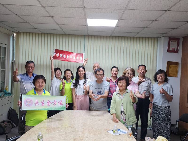 壯世代初體驗AI寫作和攝影實作,感受技術的強大魅力