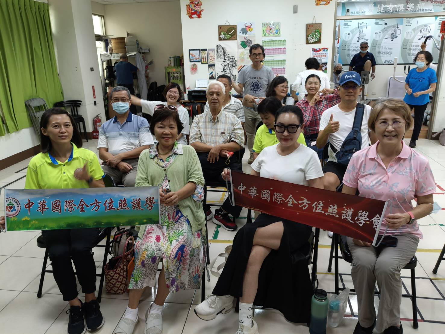 可能是 12 個人和文字的圖像