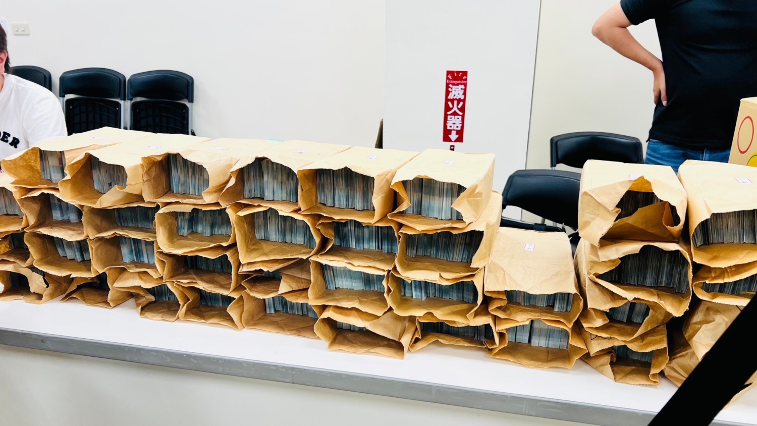 調查局航高站破獲「洗錢水房」緝獲嫌犯11人，查扣不法所得超過40餘億元！