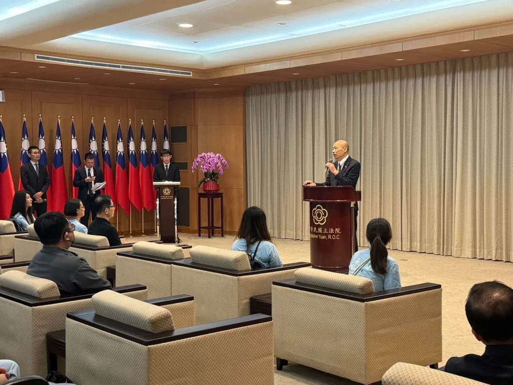 安得烈「飛颺營」帶領學員到立院參訪,韓國瑜院長親自接見並勉勵同學們。