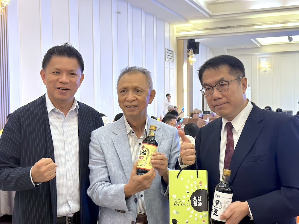 【2024中華美食論壇15-3】中華美食文化高峰論壇前進台南 黃偉哲挑擔分享經典擔仔麵 220 cnews124240821a09