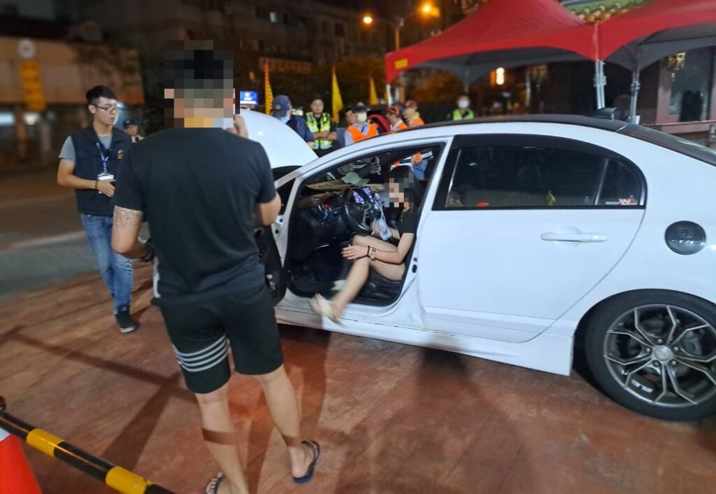 ▲圖說：警方攔查到之噪音超標汽車不僅曾有被通報紀錄，還有違規改裝 （圖／台中市政府 提供）