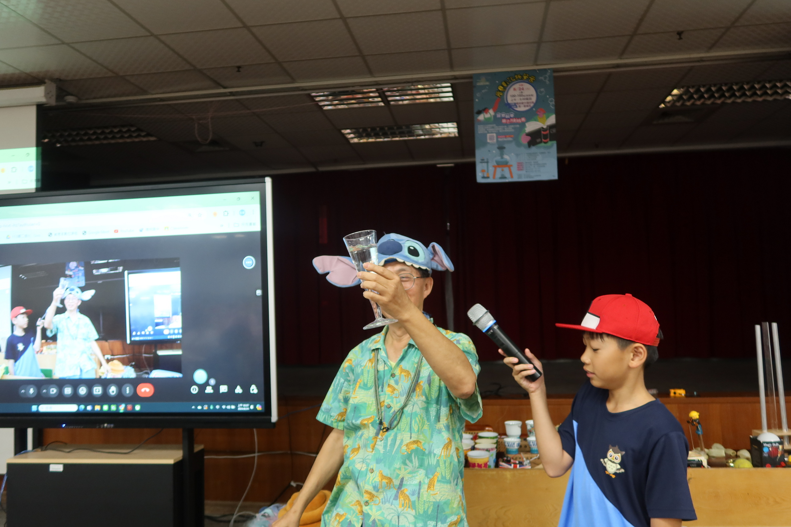 ▲看見彰化親子科學營在陽明國中舉辦，讓親子都覺得好神奇，也感受科學的神奇與樂趣。（記者張溎壕攝）
