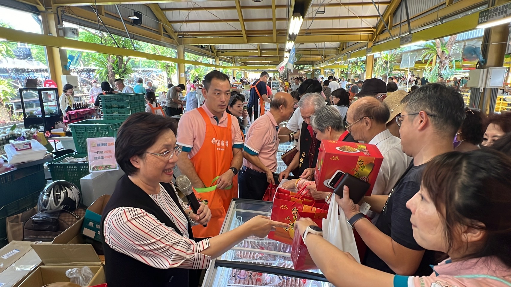 中秋送禮首選　王惠美北上推廣健康豬肉 