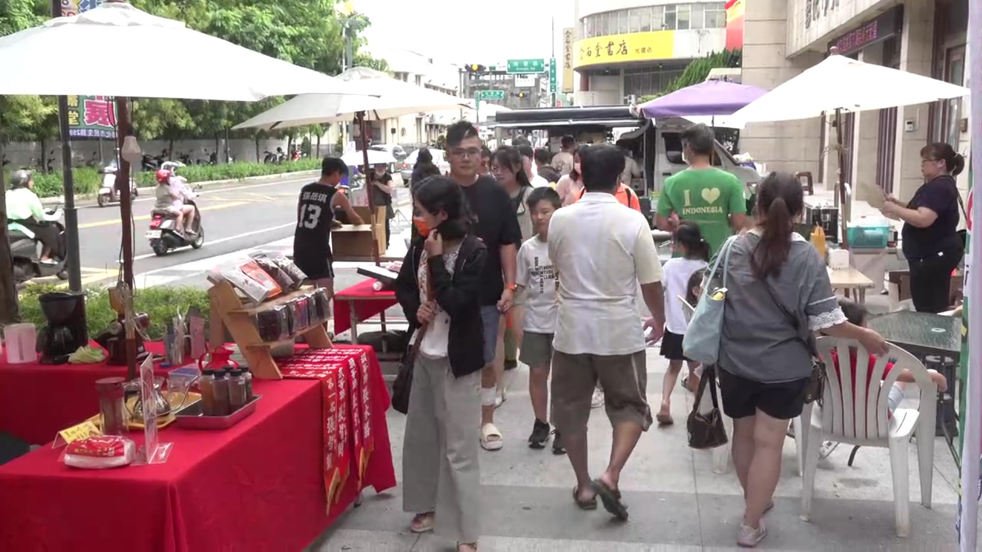 ▲行銷彰化城的歷史文化軌跡，彰化市公所今天起一連2天在70歲的市公所外舉辦咖啡嘉年華活動。（記者張溎壕攝）