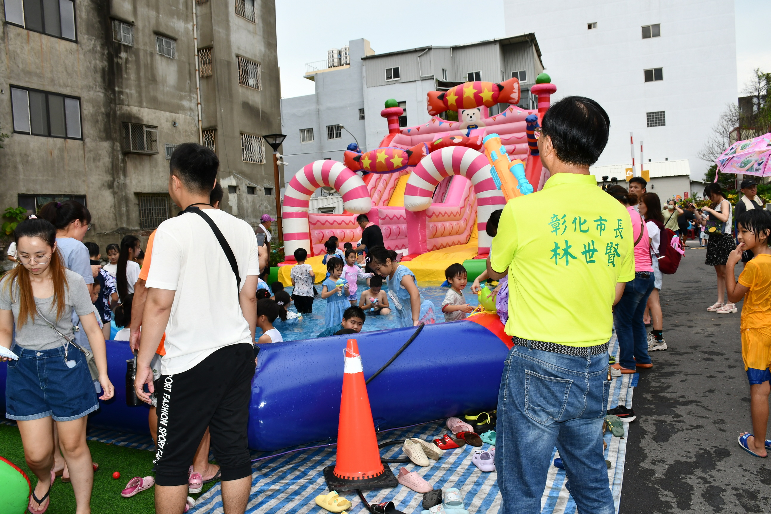 ▲行銷彰化城的歷史文化軌跡，彰化市公所今天起一連2天在70歲的市公所外舉辦咖啡嘉年華活動。（記者張溎壕攝）