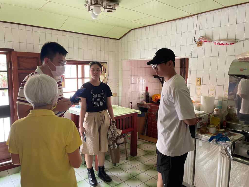 ▲大葉大學學生協助田尾南鎮居家無障礙環境調查。（記者林明佑翻攝）