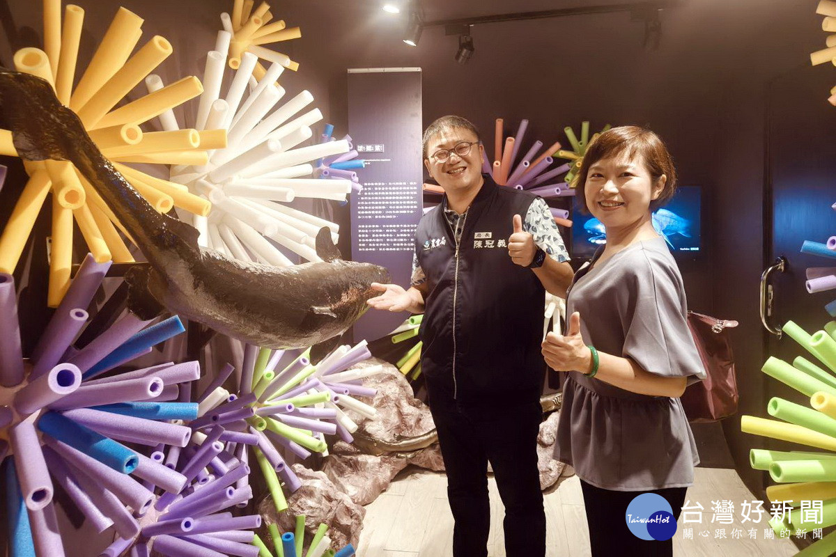 桃園市政府農業局長陳冠義參觀食魚教育貨櫃屋。<br /><br /> 