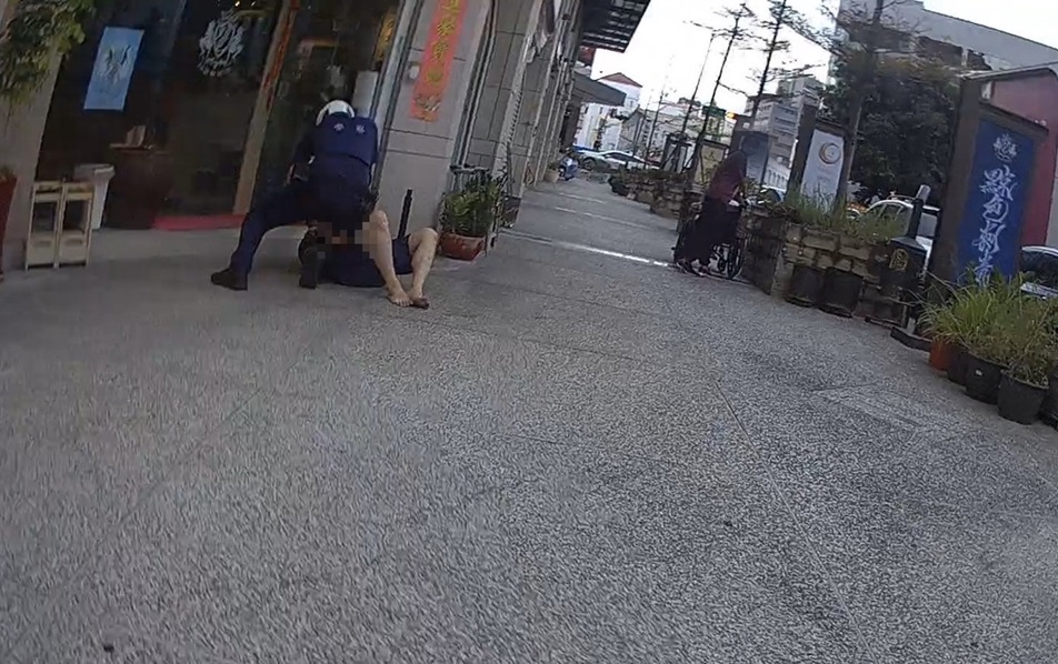 ▲圖說:王姓通緝犯辯稱忘記身分證號,趁隙拔腿逃跑中不慎摔倒遭擒 (圖/台中市政府 提供)