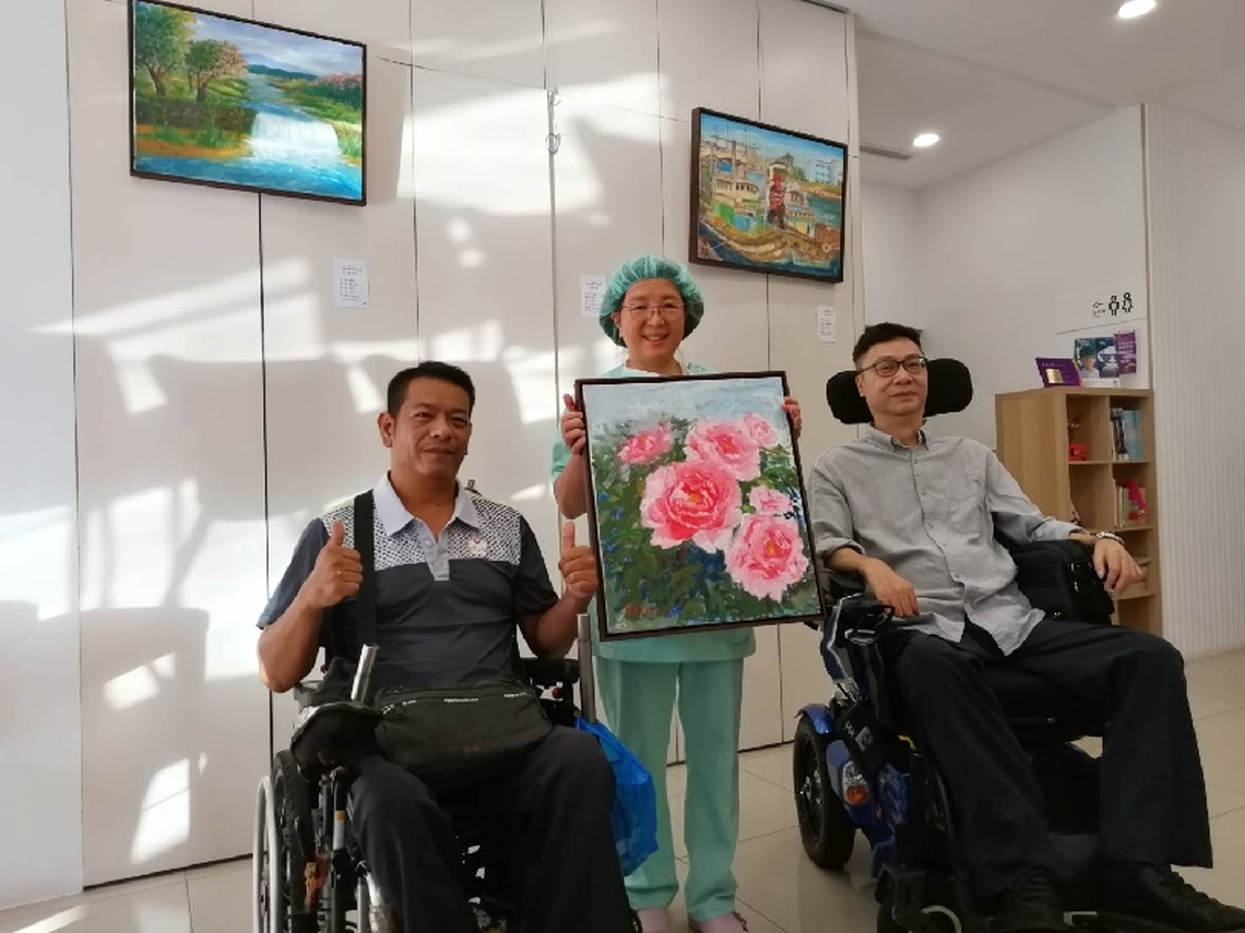 《髓馨畫室》常態油畫展首次走入信賴眼科診 不同風格畫作讓患者舒緩身心