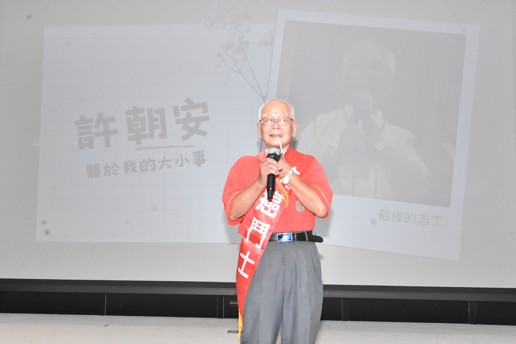 ▲幸福鬥士許朝安勉勵病友，最重要的是靠自己面對，不能一直指望別人給予幫助。（彰基醫學中心提供）
