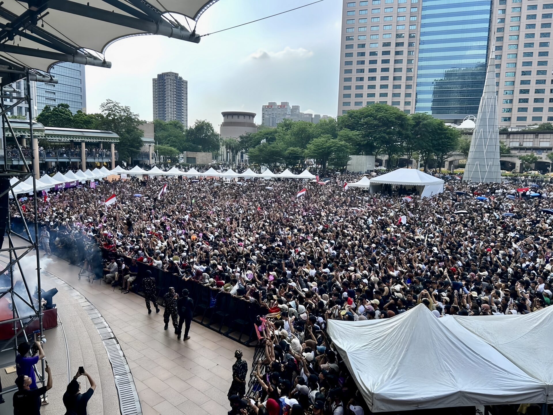 印尼天王級歌手Denny Caknan新北開唱　上萬印尼移工擠爆市民廣場