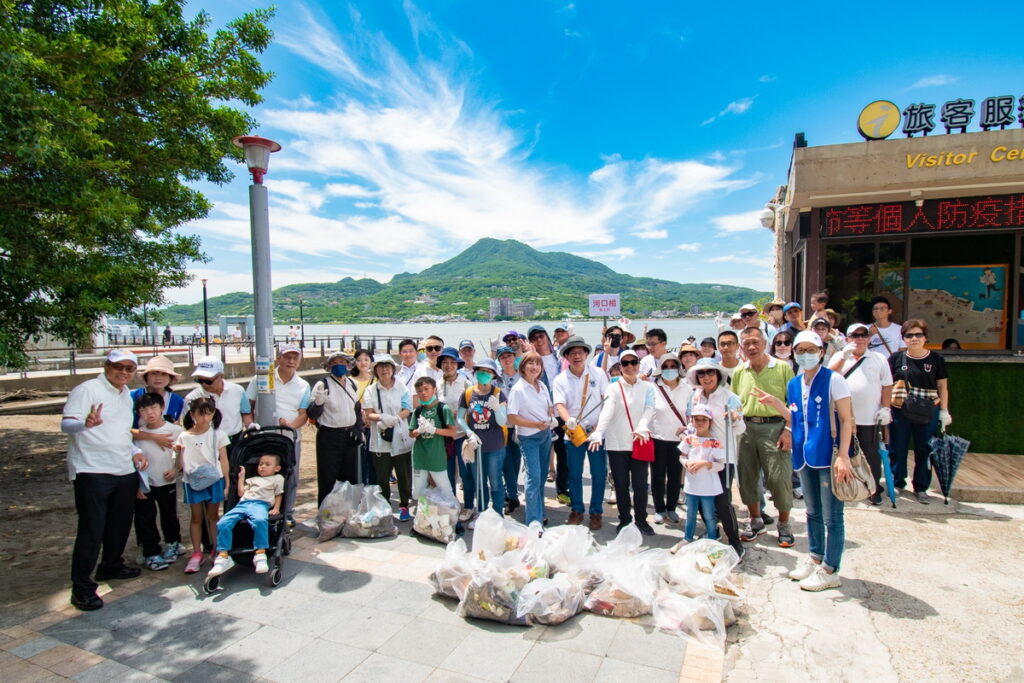 同日上午園區也將與將捷集團、國際扶輪3482地區、財團法人慈暉文教基金會、酒堡國際實業有限公司、3480自行車隊、財團法人看見．齊柏林基金會以及在地里民等一起進行守「滬」淡水河　為環境「淨」一份心力淨灘活動。(圖-滬尾藝文休閒園區提供)