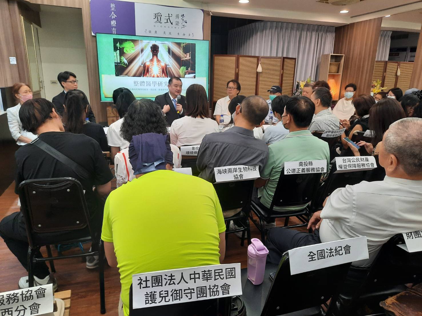 「為何護理人員的離職流動率居高不下?」,問題出在哪?(記者包克明 翻攝)